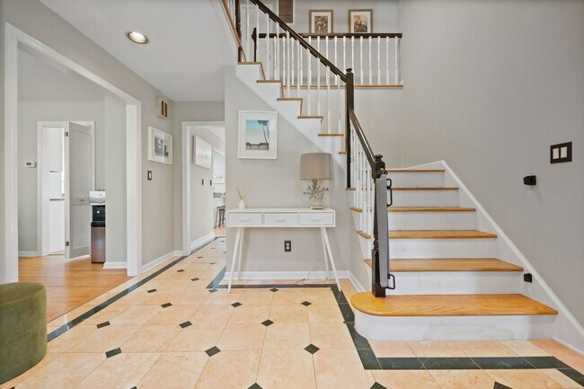 Building Photo - 10 Old Forge Rd