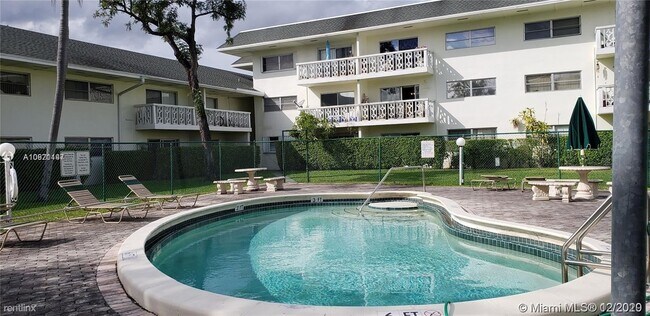 Building Photo - 2 br, 1 bath Condo - 381 N State Road 7 # 441