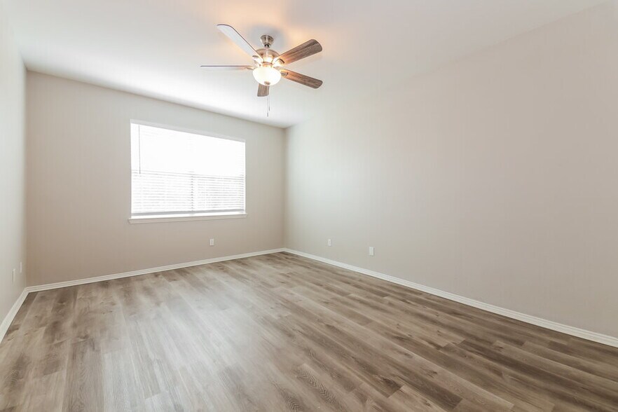 Building Photo - 1820 Plymouth Dr