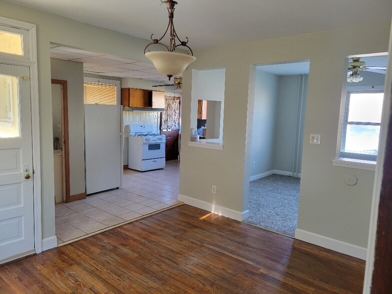 Building Photo - 2 Myrtle Ave