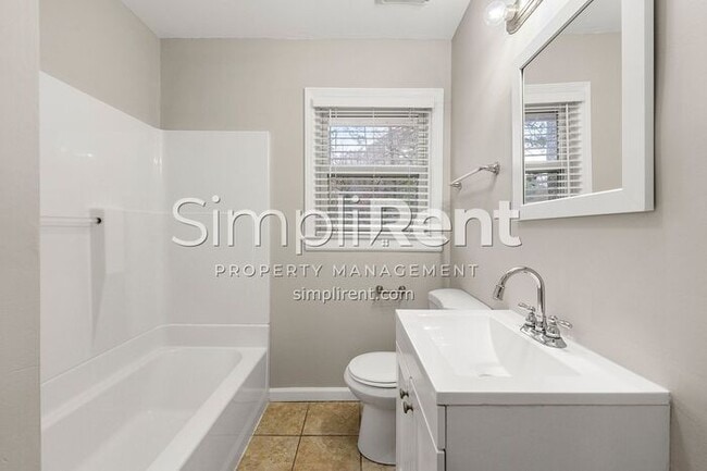 Building Photo - JUST REDUCED! RENOVATED 3/1 IN Forest Park...