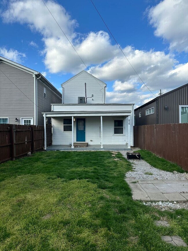 Building Photo - Renovated Germantown House in Great Location