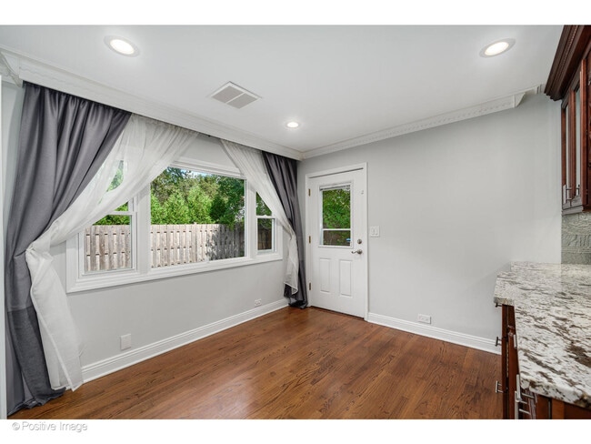Building Photo - 335 Brookside Ln