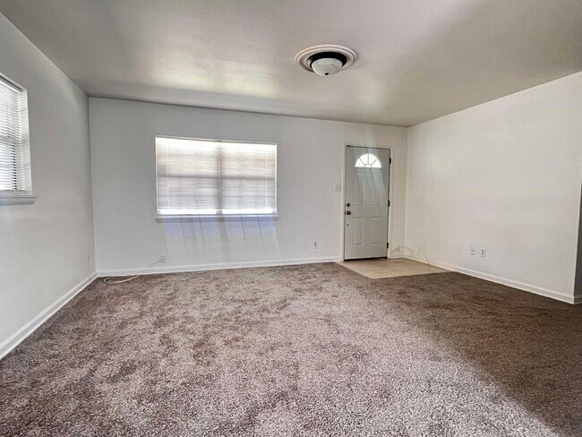 Building Photo - 809 Briandav St