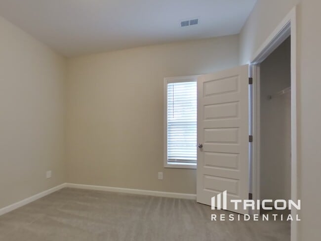 Building Photo - 1007 Cyril Dr