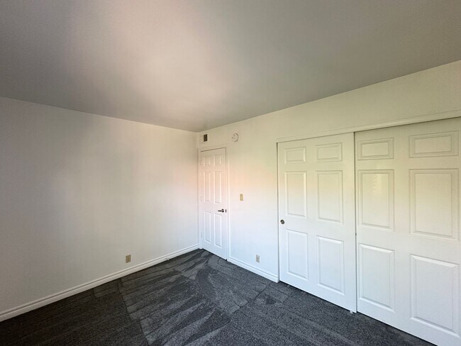 Building Photo - 4340 Sandy River Dr