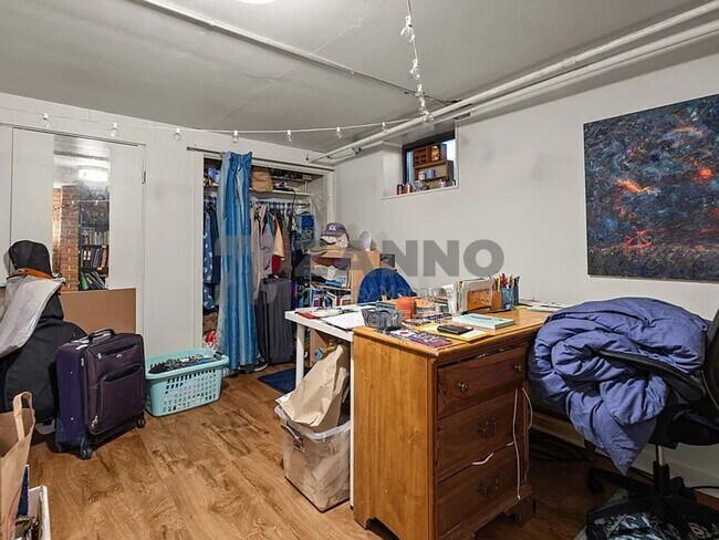 Building Photo - 35 Bowen St