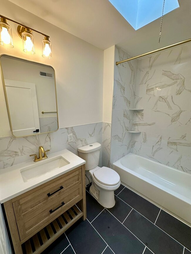 Building Photo - Fully renovated, bright, and spacious 3-bedroom, 1.5-bath home in an amazing location.