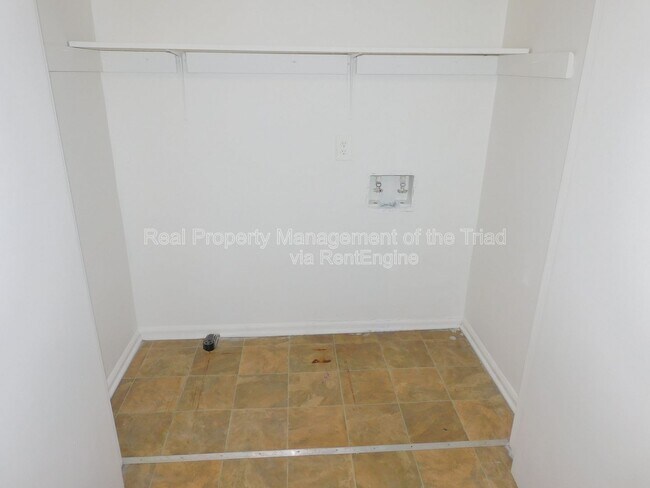 Building Photo - 2574 Green Oaks Ct SE