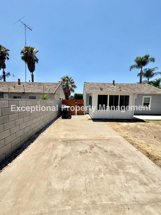 Building Photo - Ready to move in 2 bedroom 1 bath home