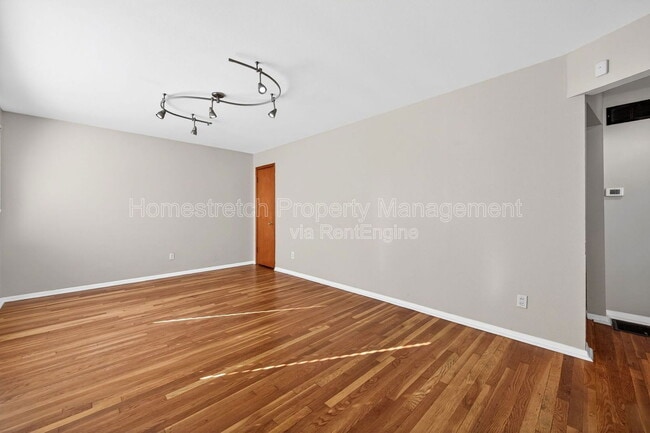 Building Photo - 207 Anistasia Dr