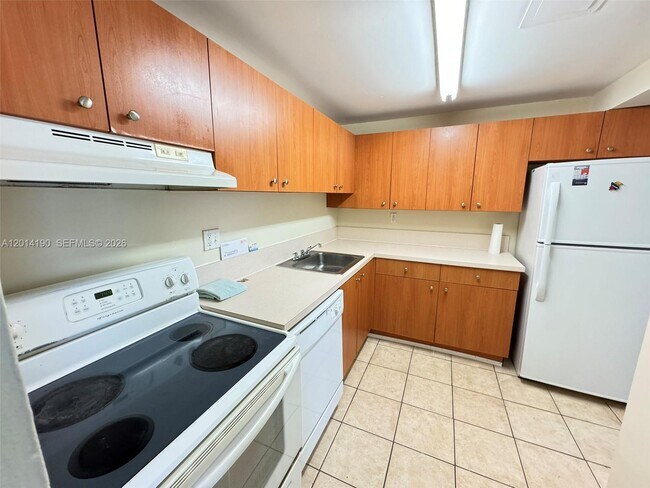 Building Photo - 415 Executive Center Dr