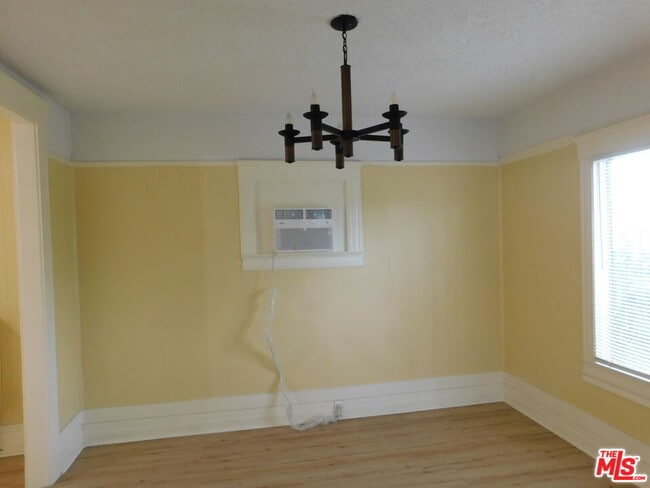 Building Photo - 616 W 58th St