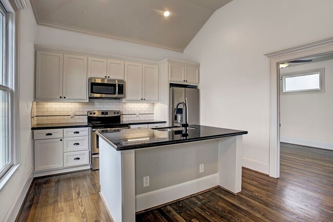 Building Photo - 1131 Oxford St