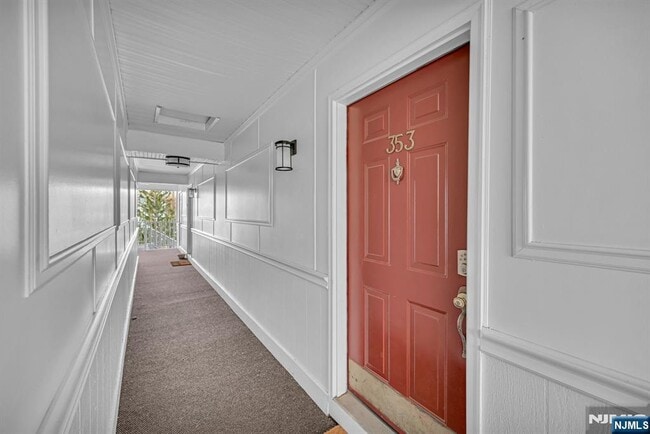 Building Photo - 353 Cottonwood Way