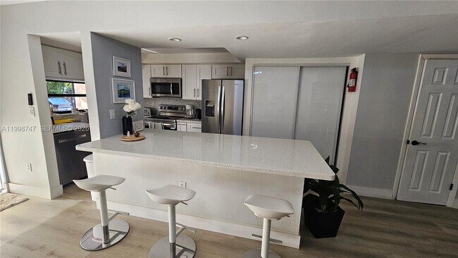 Building Photo - 16446 NE 27th Pl