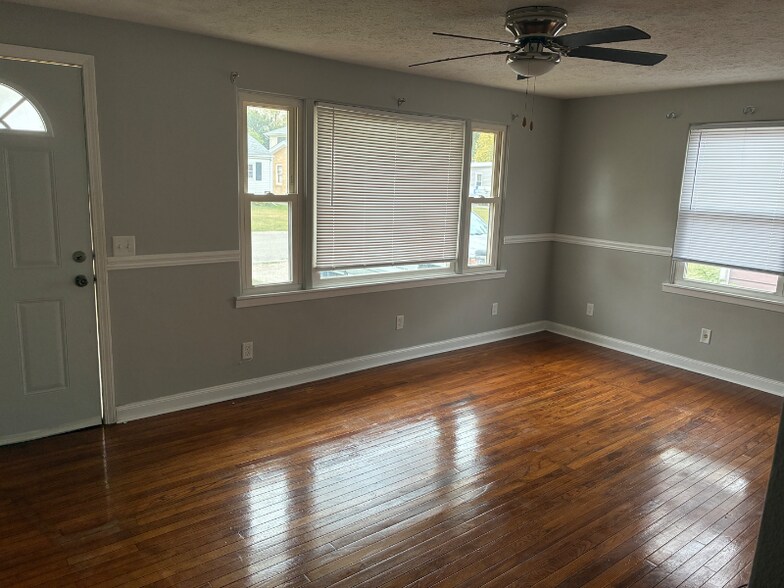 Building Photo - 25 St Cabrini Ct