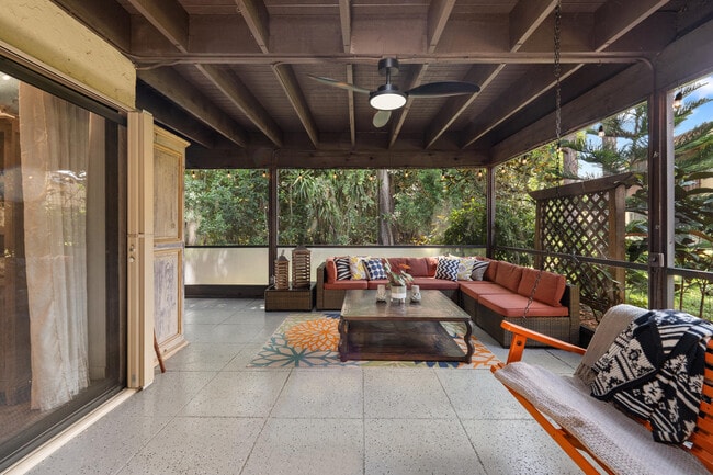 Building Photo - 908 Lakeview Cir