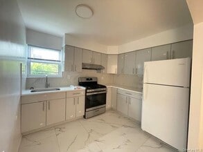 Building Photo - 85-27 58th Ave