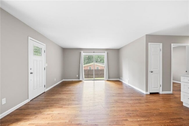 Building Photo - 2179 Beech Valley Dr