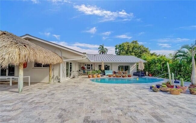 Building Photo - 2830 NE 55th St