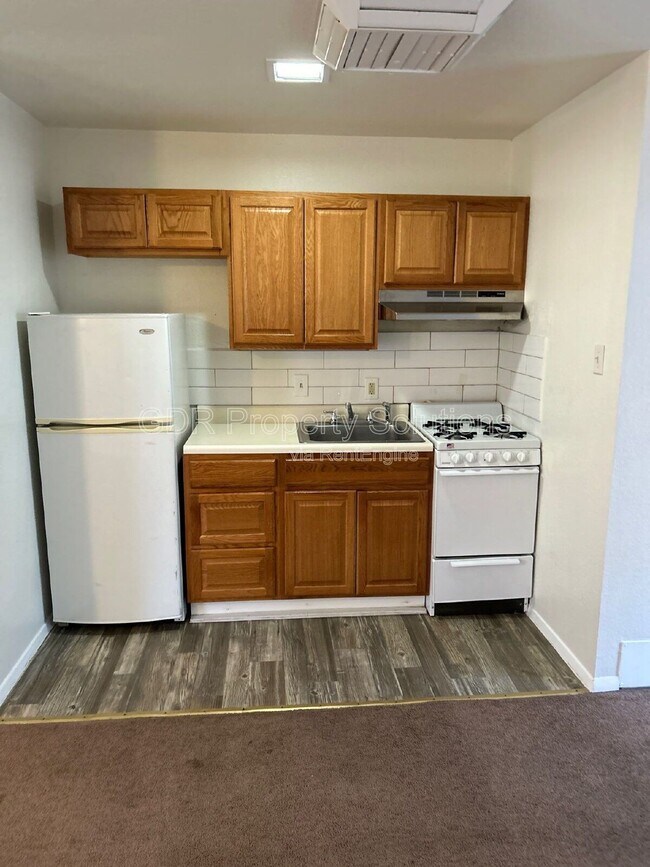 Building Photo - 401 14th St NW