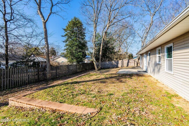 Building Photo - 209 Sinclair Ave