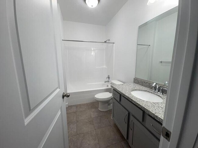 Building Photo - 6354 Upland View Dr