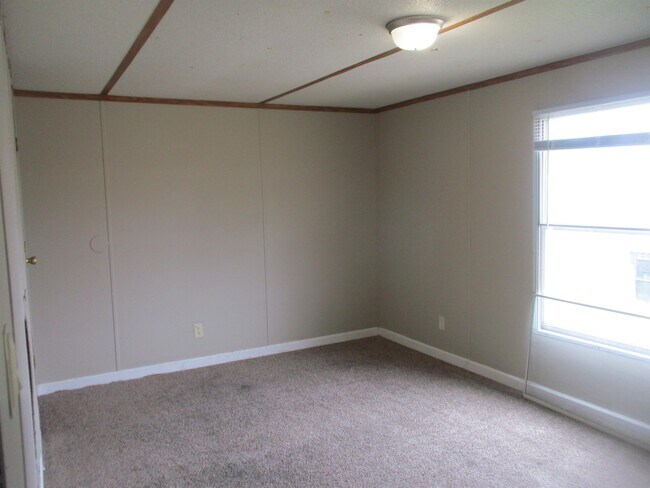 Building Photo - 403 Debbie St