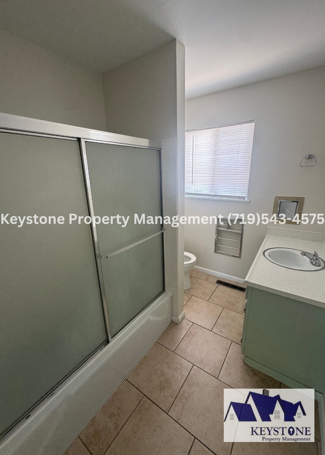Building Photo - Nicely Updated! Northside Duplex 2 Bedroom...