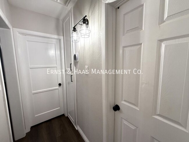 Building Photo - 1120 East E Street