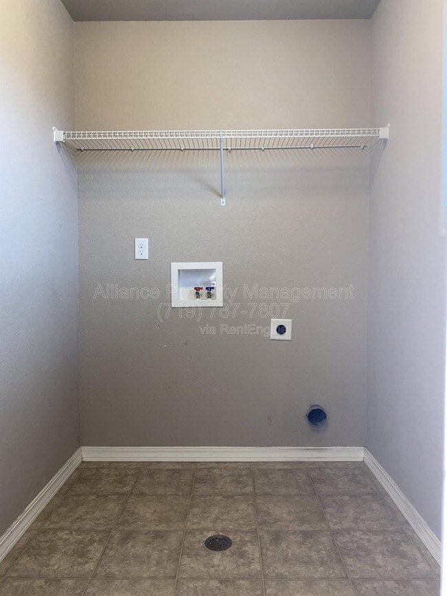 Building Photo - 3875 Reindeer Cir