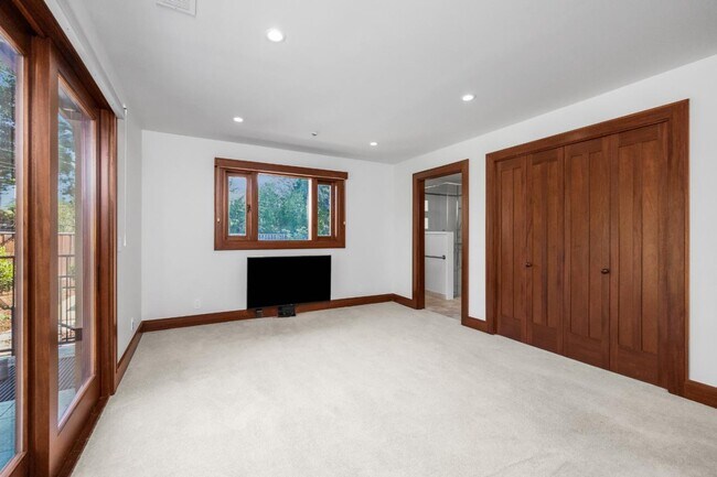 Building Photo - 77 Rebecca Ln