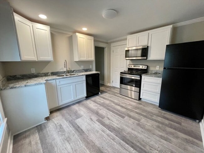 Building Photo - PERFECT  2 Bedroom Move-In Ready!