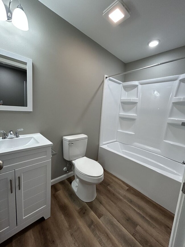 Building Photo - 518 E Monroe St