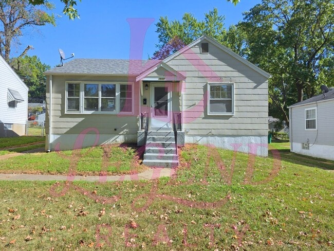 Primary Photo - Charming 3-Bedroom 1.5 Bathroom Home in Ha...