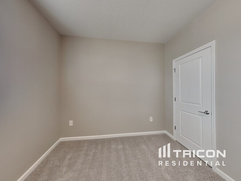 Building Photo - 745 Honeyrock St