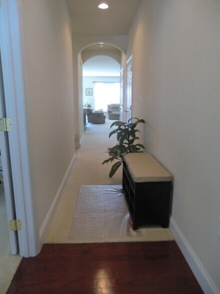 Building Photo - 2128 Red Fox Dr
