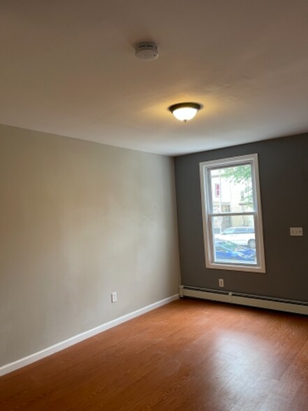 Building Photo - 163 Greenwood Ave