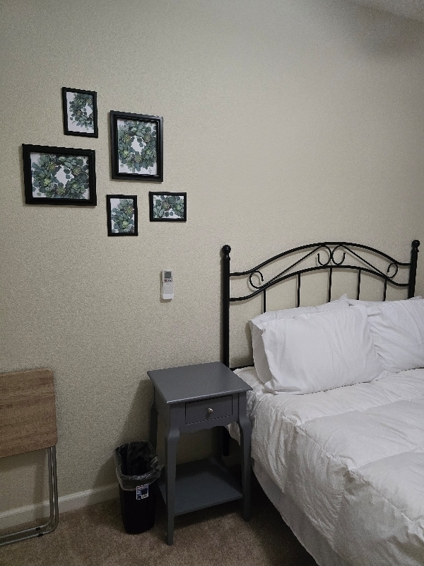 Building Photo - 1048 S Carriage Ave