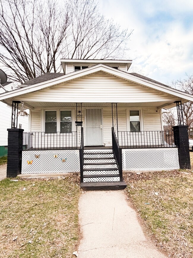 Building Photo - 18919 Riverview St