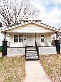 Building Photo - 18919 Riverview St