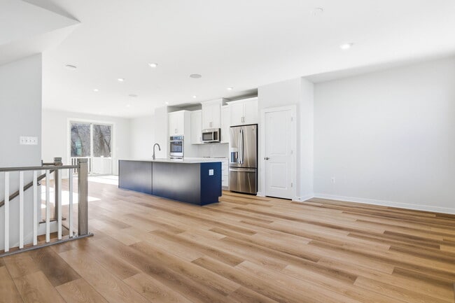 Building Photo - 1017 Venifena Terrace SE