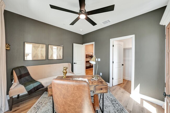 Building Photo - 137 N Un St