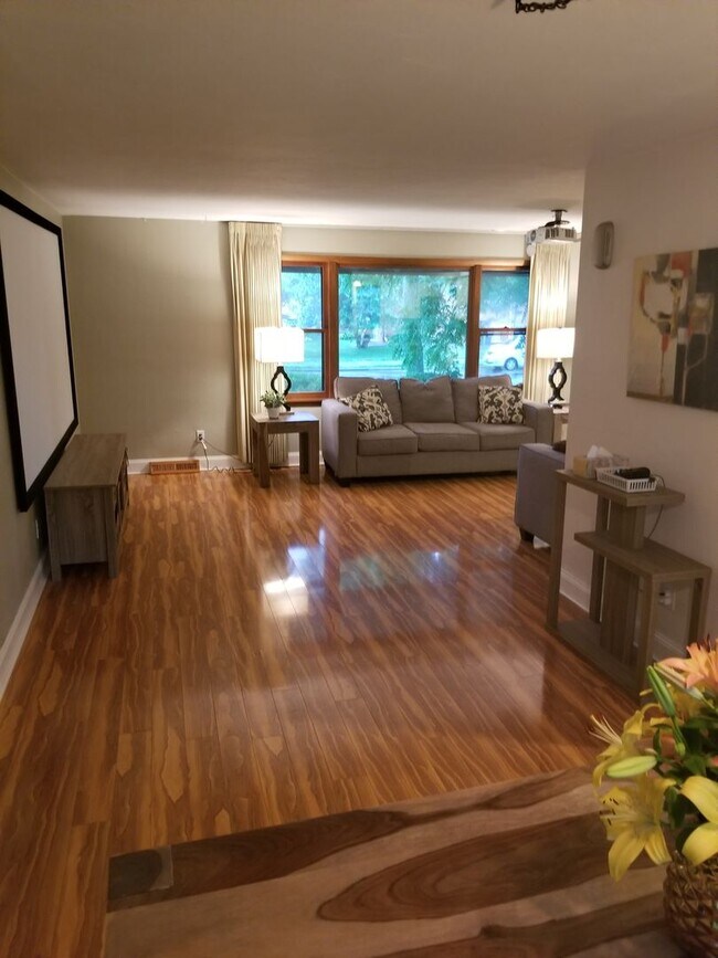Building Photo - Beautiful Home Located in Historic Urbana