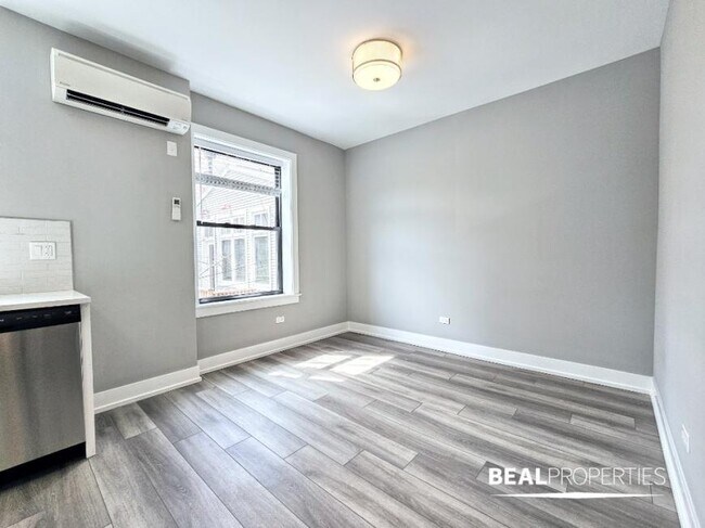 Primary Photo - 2 bedroom in CHICAGO IL 60613