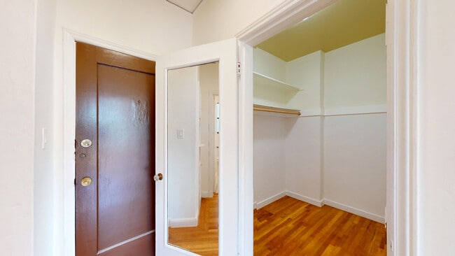 Building Photo - 1630 Jones St