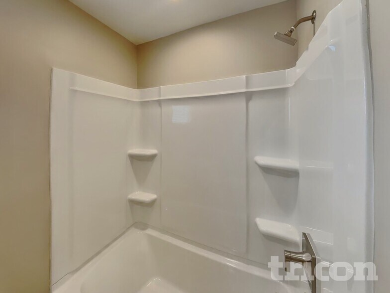 Building Photo - 247 W Millbrook Dr