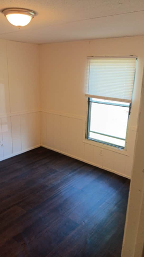 Building Photo - Renovated 2-Bed, 1-Bath Mobile Home