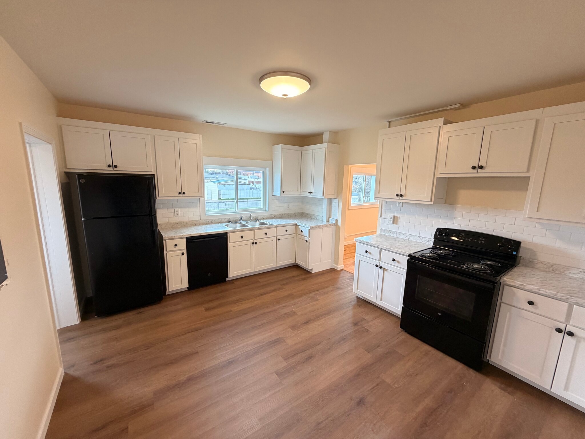 Kitchen - 214 Perry St